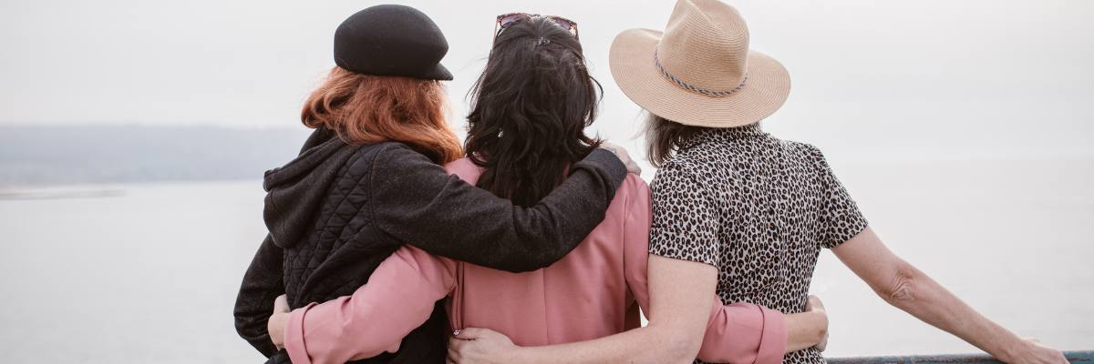 10 ways to become happier - supportive friends